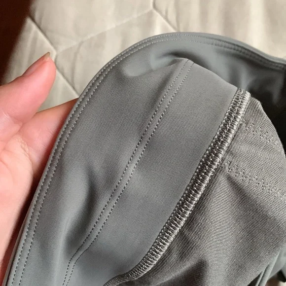 Women's Lululemon Energy Sports Bra High Neck Long Line Tough Size 4 B/C Cup - Picture 8 of 8